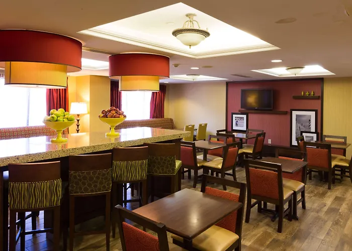 Best Affordable Accommodations Near Smithsonian Museums