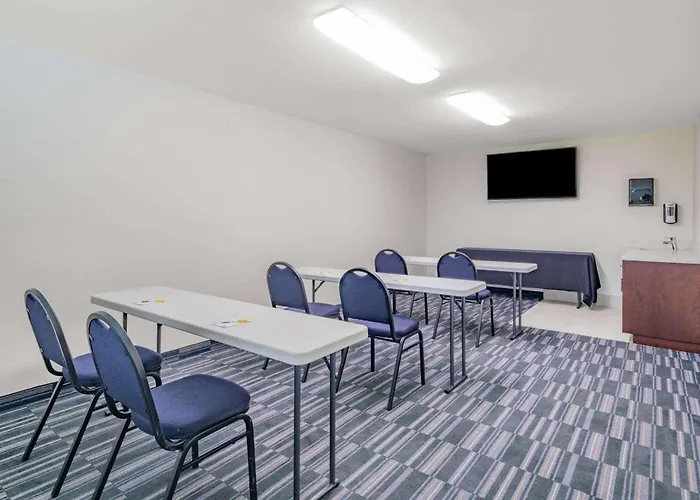 Top Hotels Near Oxford CT for a Tranquil Getaway