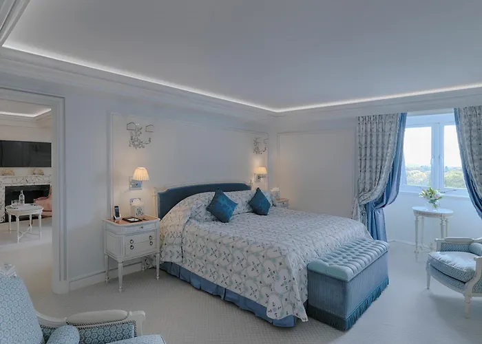 Best Hotels near Beaumont Avenue in London